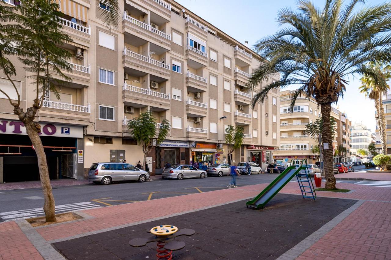 Apartamento Caballero De Rodas Torrevieja Exterior foto